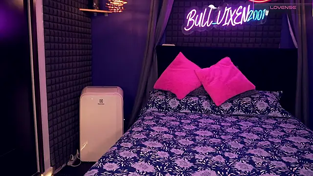 bull vixen2001 online show from 11.22.25