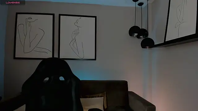 ErikaBenz  online show from 02.18.25