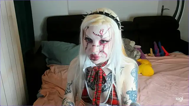 Snapshot of HelenGoat chatting on 11.01.25 HelenGoat online show from 11.01.25