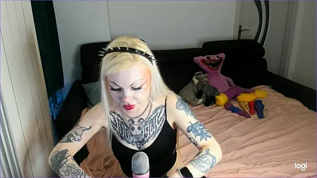 Snapshot of HelenGoat chatting on 11.03.25 HelenGoat online show from 11.03.25