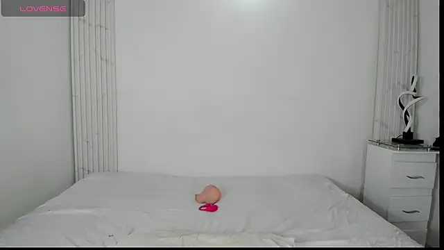 Snapshot of dollpamela chatting on 10.20.25 dollpamela online show from 10.20.25