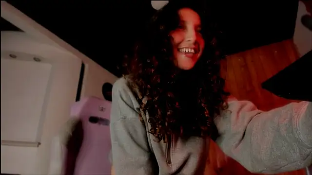 Snapshot of _Laary chatting on 02.12.25  Laary online show from 02.12.25