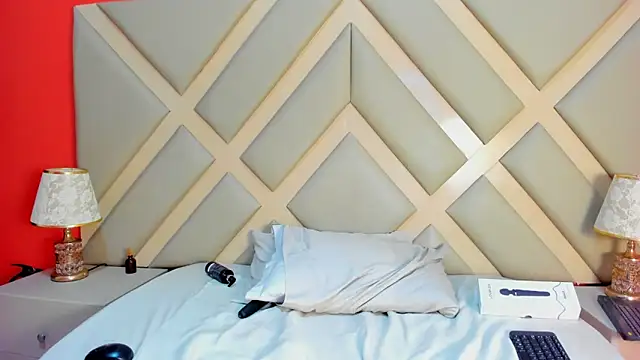 Snapshot of SSCARLETH_ chatting on 12.16.24 SSCARLETH  online show from 12.16.24