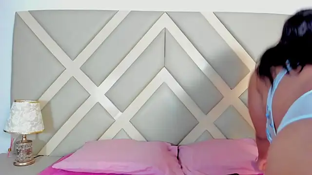 Snapshot of SSCARLETH_ chatting on 02.19.25 SSCARLETH  online show from 02.19.25