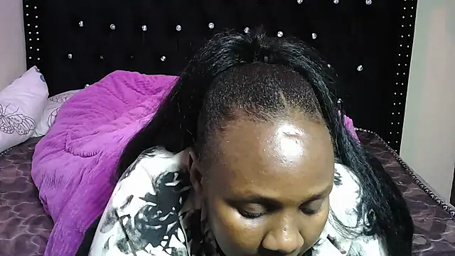 Toomuchbooty33 online show from 10.30.25