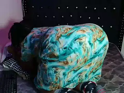 Toomuchbooty33 online show from 11.28.25