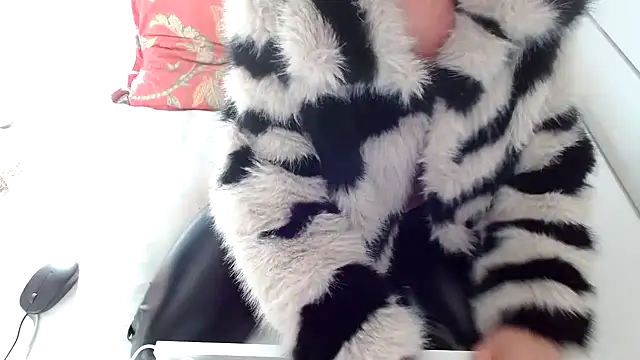 Snapshot of 34MANON chatting on 02.01.25 34MANON online show from 02.01.25