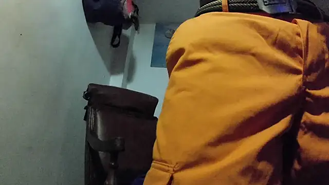 Snapshot of crazylatinguyy chatting on 11.17.25 crazylatinguyy online show from 11.17.25