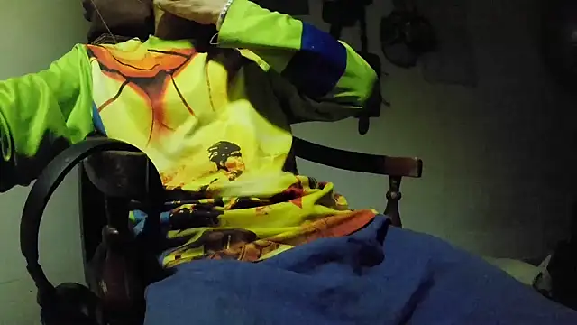 Snapshot of crazylatinguyy chatting on 11.19.25 crazylatinguyy online show from 11.19.25