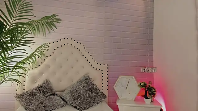 Snapshot of _Eurekaa_ chatting on 02.27.25  Eurekaa  online show from 02.27.25