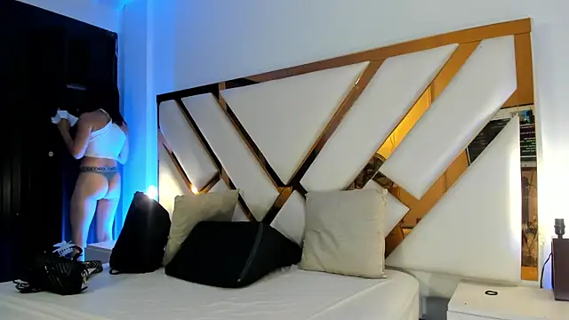 Aron cruz online show from 04.17.26