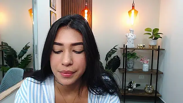 Snapshot of Sassy--Girl chatting on 01.16.25 Sassy--Girl online show from 01.16.25