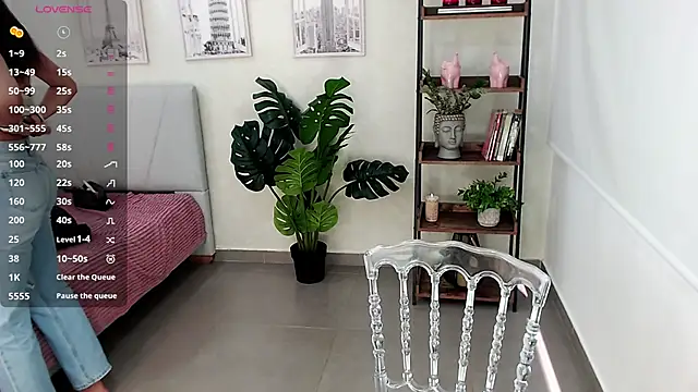 Snapshot of Sassy--Girl chatting on 02.24.25 Sassy--Girl online show from 02.24.25
