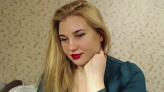 Snapshot of mmmPinUpGirl chatting on 02.28.25 mmmPinUpGirl online show from 02.28.25