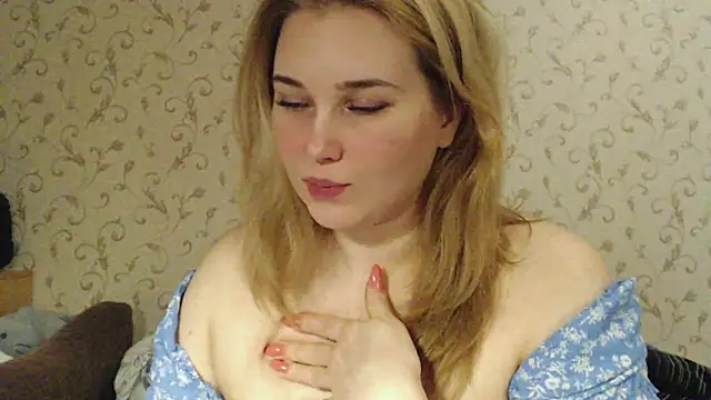Snapshot of mmmPinUpGirl chatting on 03.09.25 mmmPinUpGirl online show from 03.09.25