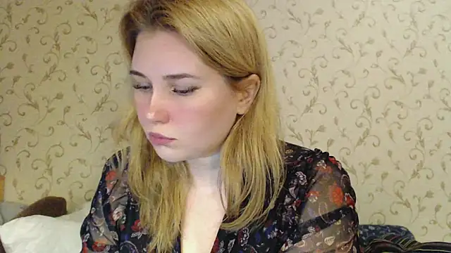 Snapshot of mmmPinUpGirl chatting on 03.12.25 mmmPinUpGirl online show from 03.12.25
