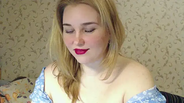 Snapshot of mmmPinUpGirl chatting on 03.22.25 mmmPinUpGirl online show from 03.22.25