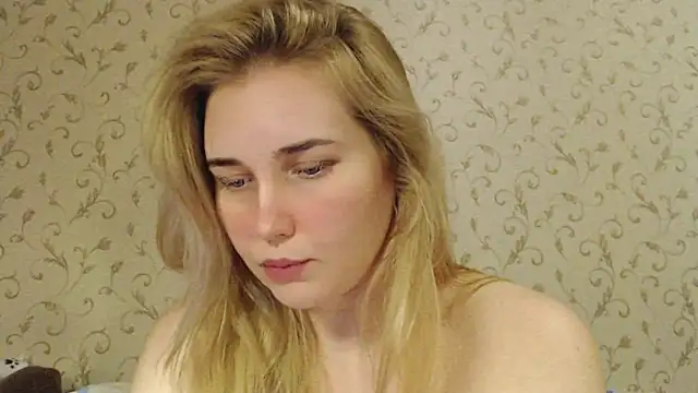 Snapshot of mmmPinUpGirl chatting on 09.15.25 mmmPinUpGirl online show from 09.15.25