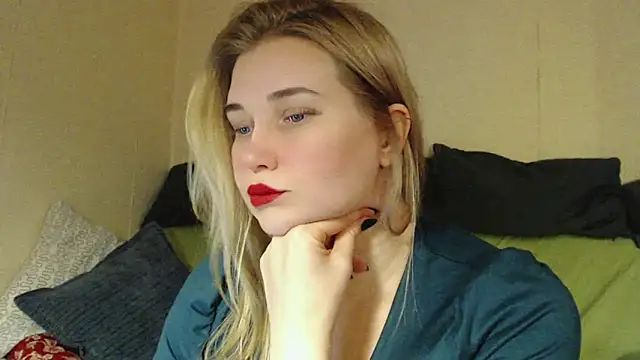 Snapshot of mmmPinUpGirl chatting on 10.08.25 mmmPinUpGirl online show from 10.08.25