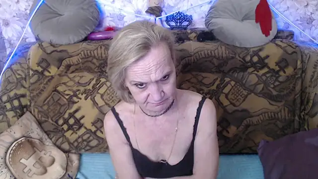 Snapshot of MissBekker chatting on 12.20.24 MissBekker online show from 12.20.24