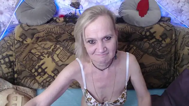 Snapshot of MissBekker chatting on 12.31.24 MissBekker online show from 12.31.24