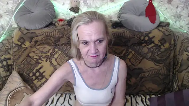 Snapshot of MissBekker chatting on 01.20.25 MissBekker online show from 01.20.25