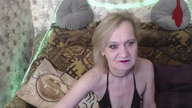 Snapshot of MissBekker chatting on 03.17.25 MissBekker online show from 03.17.25