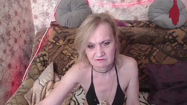 Snapshot of MissBekker chatting on 03.17.25 MissBekker online show from 03.17.25