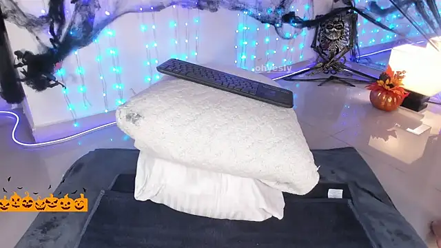 ohyesly  online show from 10.27.25