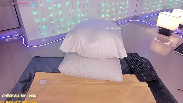 ohyesly  online show from 11.06.25