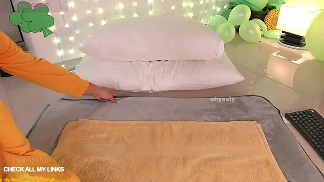 ohyesly  online show from 03.07.26