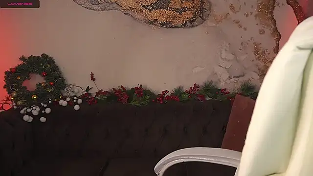 Daphne Moss online show from 12.19.24