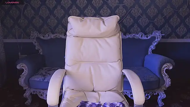 Daphne Moss online show from 10.14.25