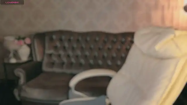 Daphne Moss online show from 04.19.26