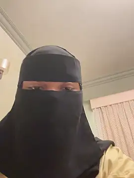 Snapshot of Submissive_Arab chatting on 09.24.25 Submissive Arab online show from 09.24.25