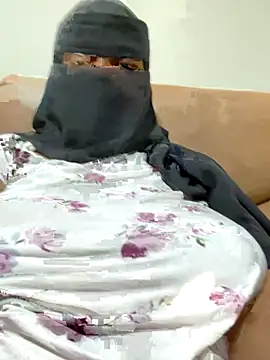 Snapshot of Submissive_Arab chatting on 10.10.25 Submissive Arab online show from 10.10.25