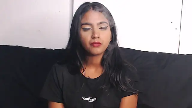 Delilah Blazee online show from 02.19.25