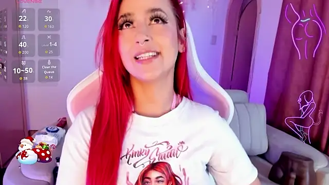 Snapshot of Mia-Bloom chatting on 12.03.25 Mia-Bloom online show from 12.03.25