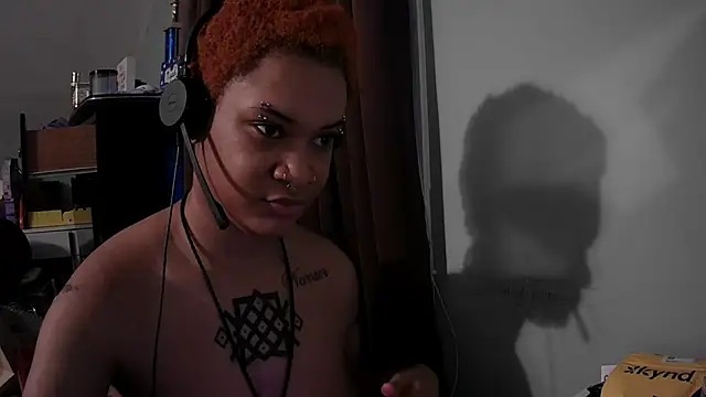 Snapshot of nickytheehawtie chatting on 05.04.26 nickytheehawtie online show from 05.04.26