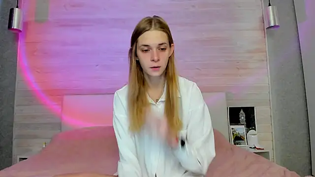 molly hunt  online show from 11.11.25