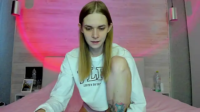 molly hunt  online show from 04.19.26