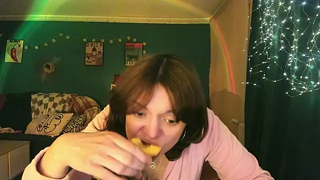 Snapshot of ClancyMorissey chatting on 05.19.26 ClancyMorissey online show from 05.19.26