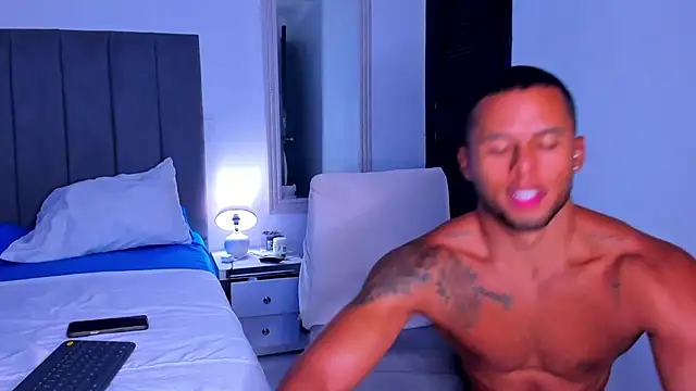 Snapshot of ethan_brown_ chatting on 10.04.25 ethan brown online show from 10.04.25