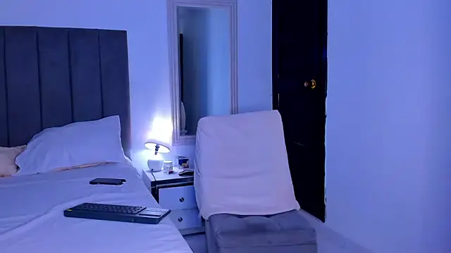 Snapshot of ethan_brown_ chatting on 10.31.25 ethan brown online show from 10.31.25