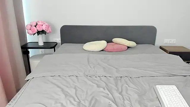 miss emily  online show from 04.20.26