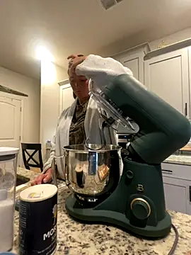 Snapshot of triple34D chatting on 10.29.25 triple34D online show from 10.29.25