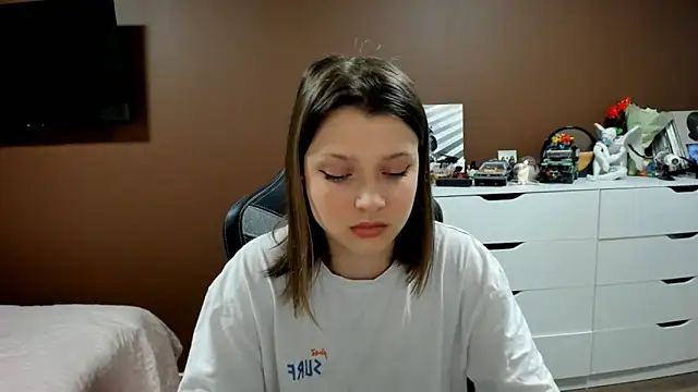 Snapshot of SoniNesti chatting on 03.03.26 SoniNesti online show from 03.03.26