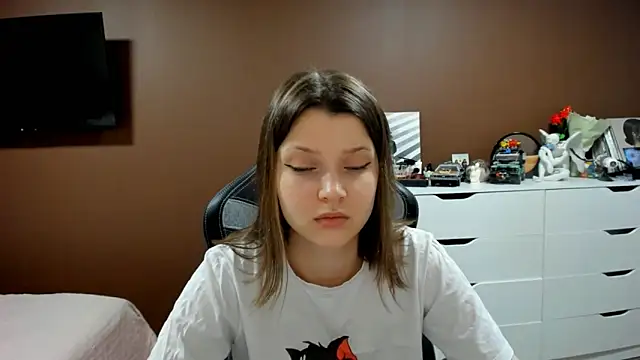 Snapshot of SoniNesti chatting on 03.04.26 SoniNesti online show from 03.04.26