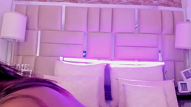 ShaniaBrownn online show from 09.12.25