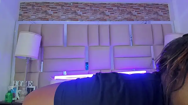 ShaniaBrownn online show from 10.10.25